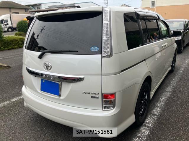 Toyota ISIS 2015-06 8036094-3