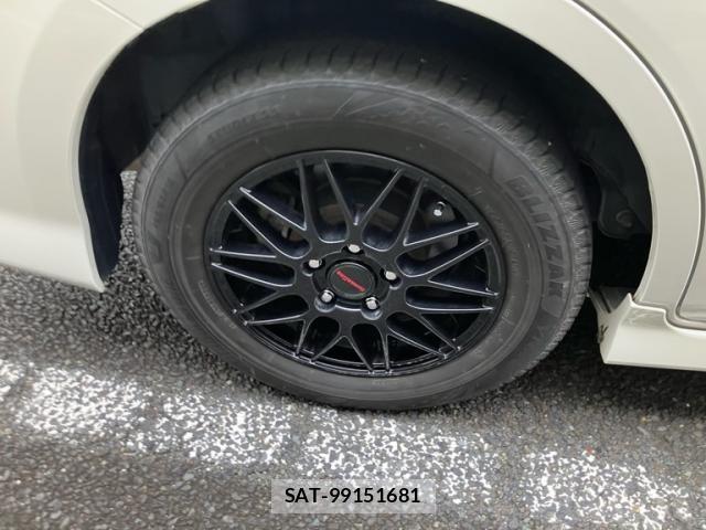 Toyota ISIS 2015-06 8036094-5