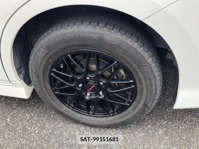 Toyota ISIS 2015-06 8036094-6