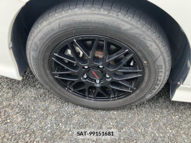 Toyota ISIS 2015-06 8036094-7