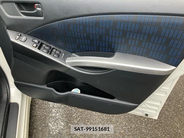 Toyota ISIS 2015-06 8036094-8