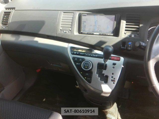 Toyota ISIS 2009-10 8074121-5