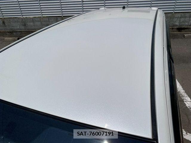 Toyota ISIS 2011-02 8099744-9