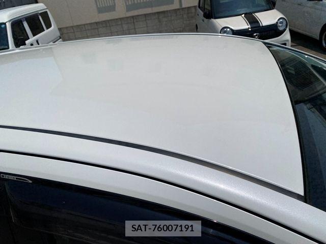 Toyota ISIS 2011-02 8099744-10