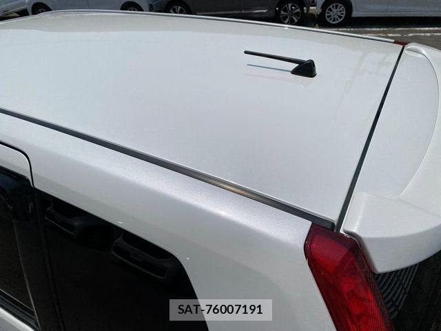 Toyota ISIS 2011-02 8099744-12