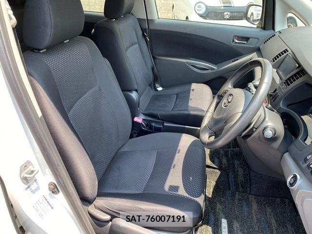 Toyota ISIS 2011-02 8099744-15