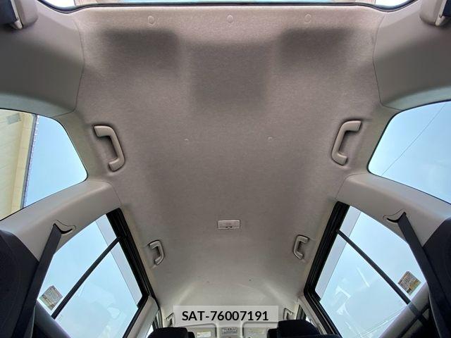 Toyota ISIS 2011-02 8099744-21