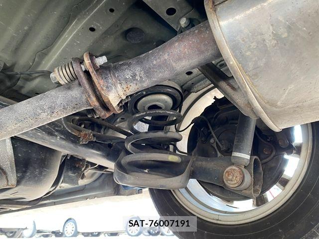 Toyota ISIS 2011-02 8099744-26