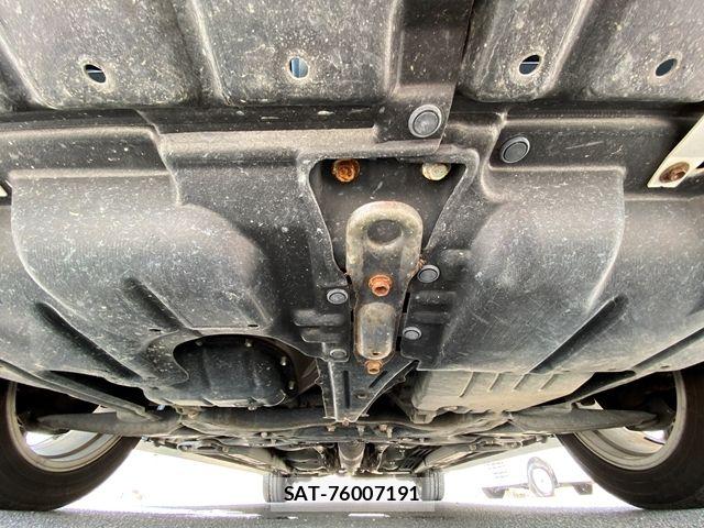 Toyota ISIS 2011-02 8099744-27