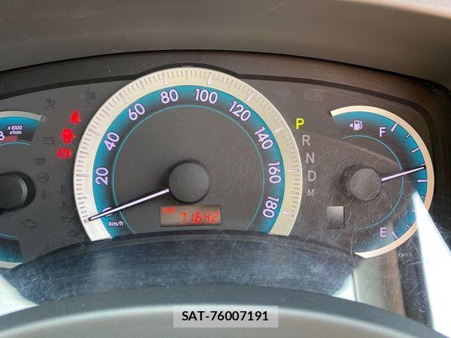 Toyota ISIS 2011-02 8099744-29