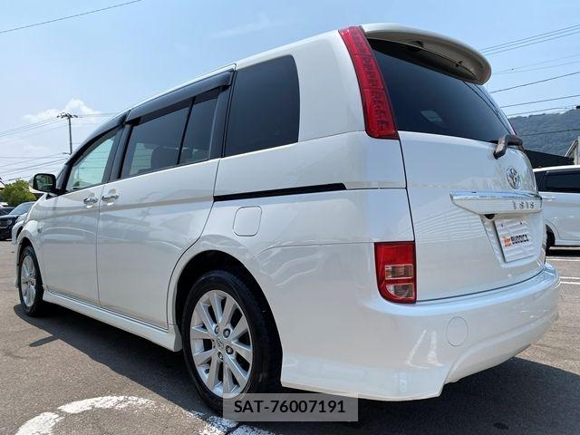 Toyota ISIS 2011-02 8099744-8