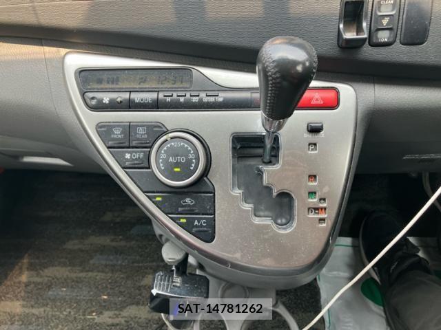 Toyota ISIS 2007-06 8099746-20