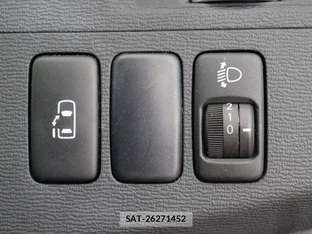 Toyota ISIS 2005-02 8099741-10