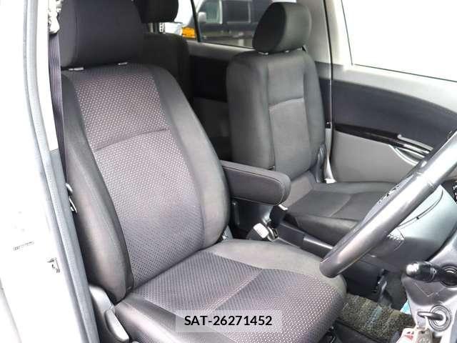 Toyota ISIS 2005-02 8099741-12