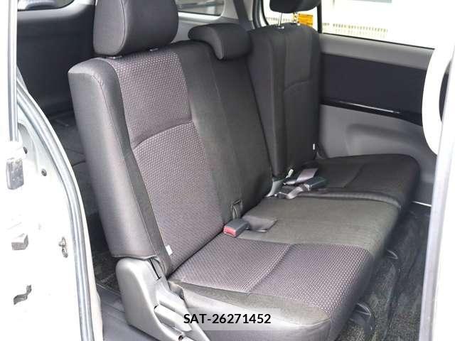 Toyota ISIS 2005-02 8099741-18