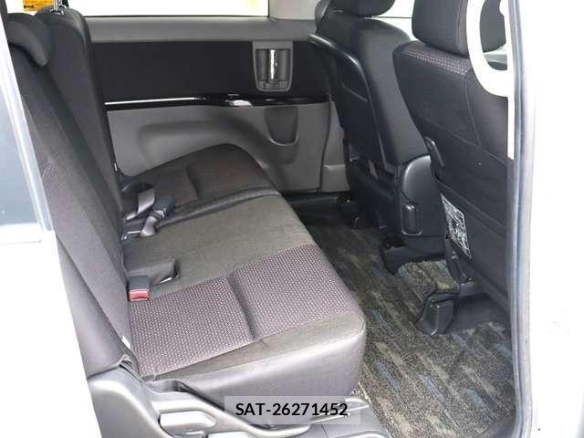 Toyota ISIS 2005-02 8099741-19