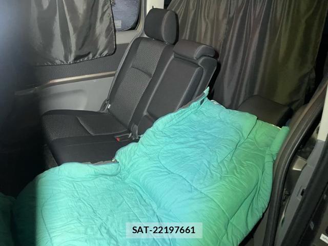 Toyota ISIS 2010-01 8130634-10
