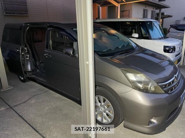 Toyota ISIS 2010-01 8130634-1