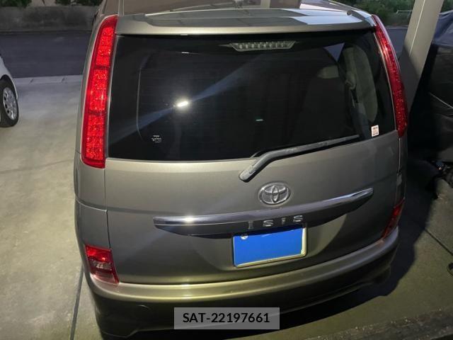 Toyota ISIS 2010-01 8130634-2