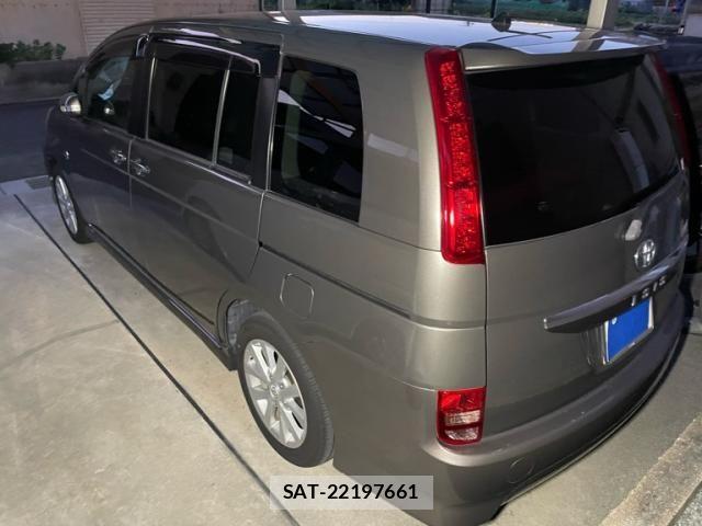 Toyota ISIS 2010-01 8130634-3