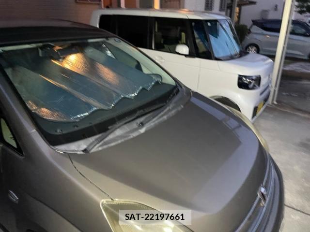Toyota ISIS 2010-01 8130634-5