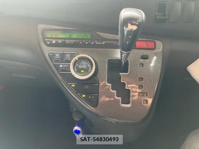 Toyota ISIS 2009-11 8145935-25
