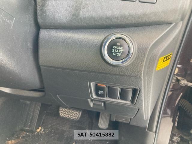 Toyota ISIS 2011-10 8158606-13