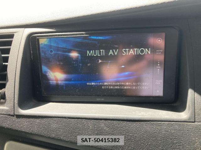 Toyota ISIS 2011-10 8158606-15