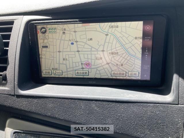 Toyota ISIS 2011-10 8158606-16