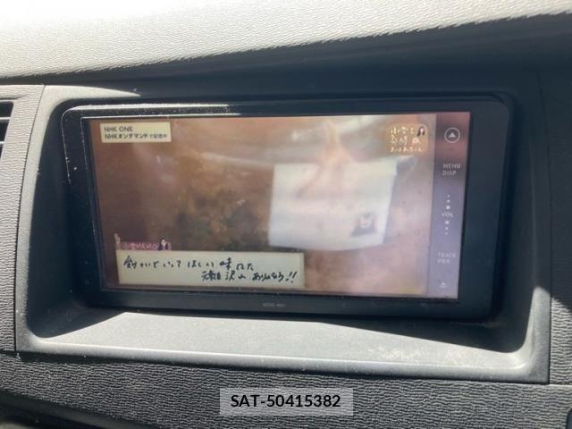Toyota ISIS 2011-10 8158606-17