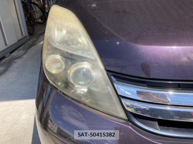 Toyota ISIS 2011-10 8158606-1