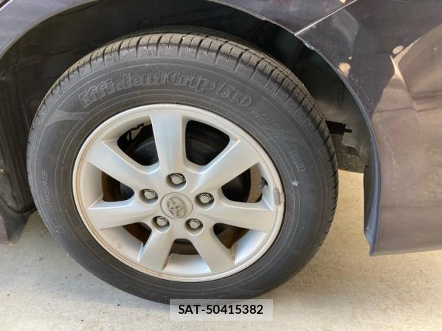 Toyota ISIS 2011-10 8158606-4