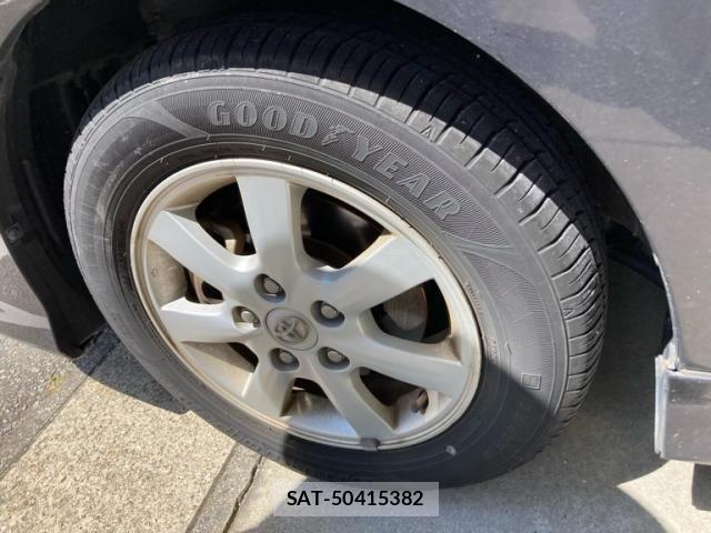 Toyota ISIS 2011-10 8158606-5