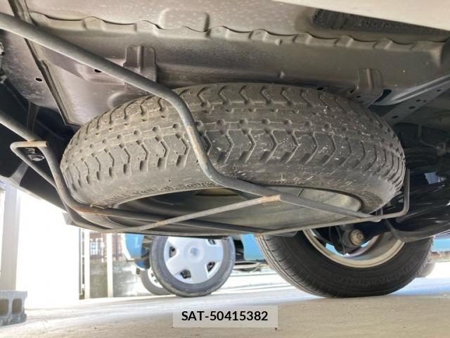 Toyota ISIS 2011-10 8158606-8