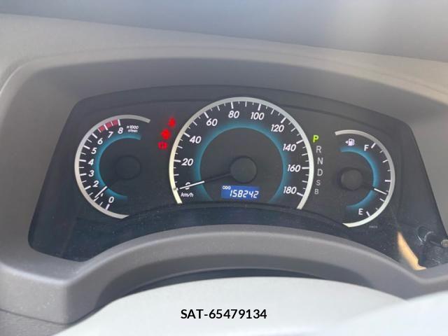 Toyota ISIS 2011-09 8245486-14