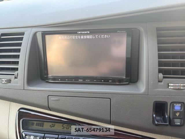 Toyota ISIS 2011-09 8245486-16