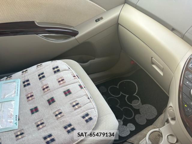 Toyota ISIS 2011-09 8245486-18