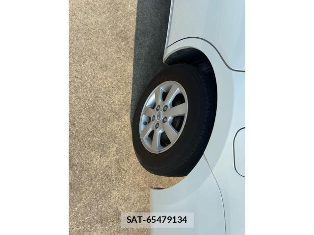 Toyota ISIS 2011-09 8245486-2