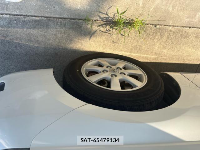 Toyota ISIS 2011-09 8245486-3