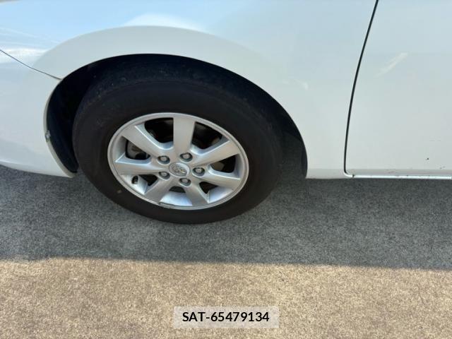 Toyota ISIS 2011-09 8245486-4