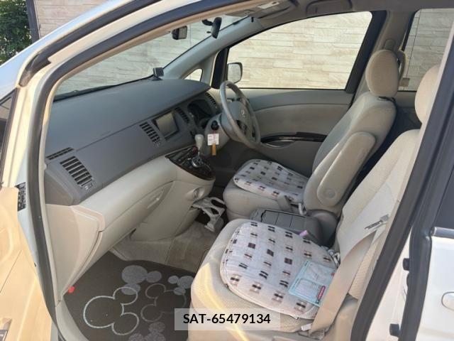 Toyota ISIS 2011-09 8245486-6