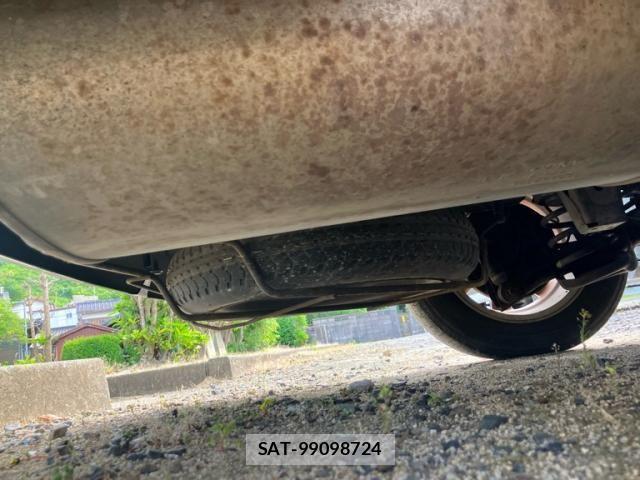 Toyota ISIS 2012-02 8245485-8