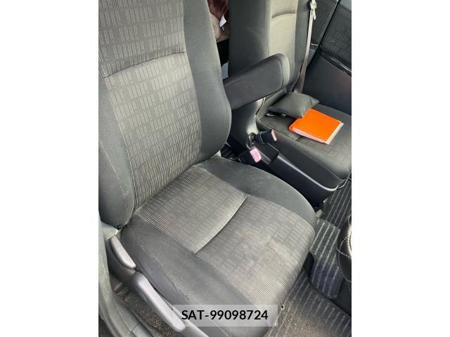 Toyota ISIS 2012-02 8245485-13
