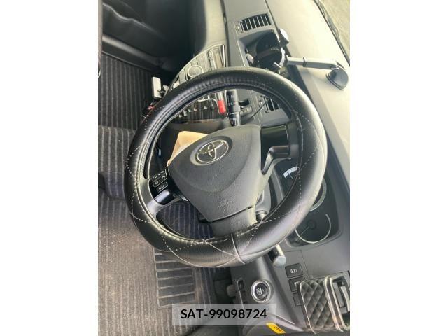 Toyota ISIS 2012-02 8245485-14