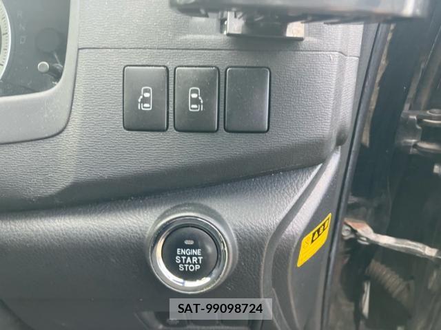 Toyota ISIS 2012-02 8245485-15