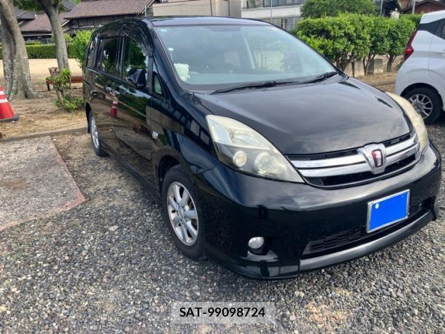 Toyota ISIS 2012-02 8245485-2