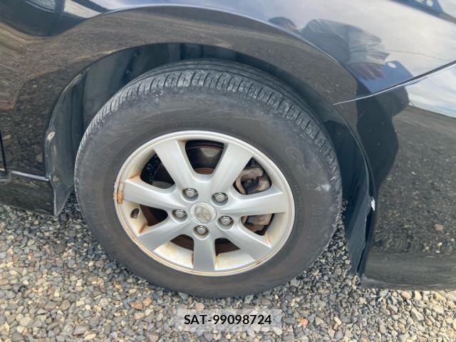 Toyota ISIS 2012-02 8245485-4