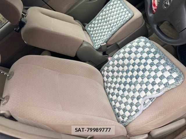 Toyota ISIS 2005-03 8245487-16