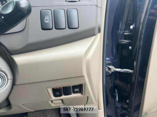 Toyota ISIS 2005-03 8245487-19