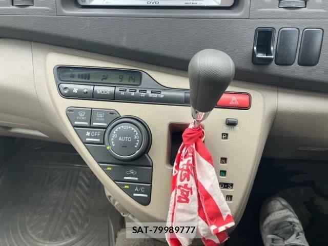 Toyota ISIS 2005-03 8245487-22